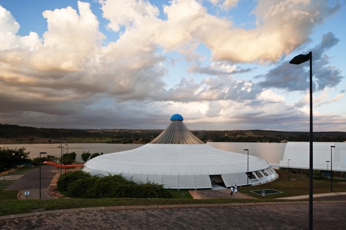Sarah Brasília Lago Norte, Centro de Apoio à Paralisia Cerebral, Brasília DF<br />Foto Nelson Kon  [LIMA, João Filgueiras (Lelé). "Arquitetura - uma experiência na área da saúde"]