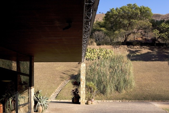 Casa Cavanelas, Petrópolis RJ, 1954, arquiteto Oscar Niemeyer<br />Foto Leonardo Finotti 