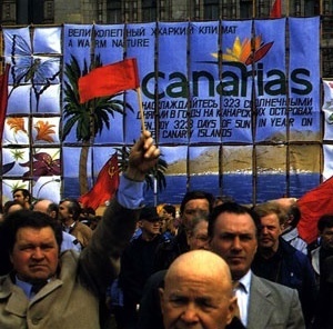 Cartaz Turístico de Canárias, desfile de 1º de maio/ Praça Vermelha de Moscou durante a perestróica