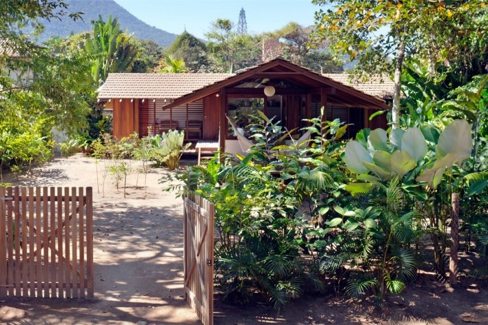 Casa nº 6, Praia de Itamambuca, Ubatuba. Arquiteto Eduardo Martins de Mello, 2008<br />Foto Antonio Saggese 