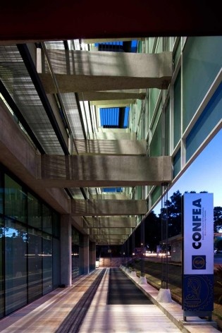 Edifício Sede do Confea, Brasília DF. Pedro Paulo de Melo Saraiva Arquitetos Associados<br />Foto Leonardo Finotti 