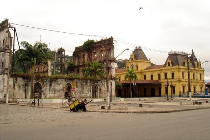 Casarão do Valongo em ruínas  [Arquivo Ney Caldatto]
