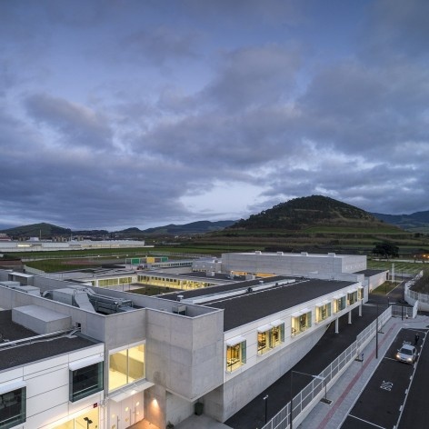Escola Gaspar Frutuoso, Ribeira Grande, Azores, Portugal, 2016. Arquiteto Carlos Almeida Marques<br />Foto Fernando Guerra 