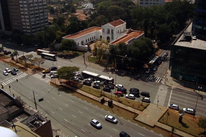 Oficina de desenho urbano MCB, conflito de trânsito na avenida Faria Lima, São Paulo, 2011<br />Foto Camila Dias e Gustavo Mascarenhas 