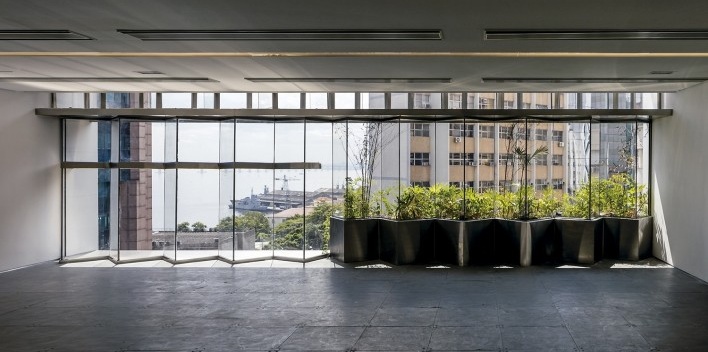 RB12, caixilhos da fachada bioclimática, variações da modulação. Triptyque<br />Foto Leonardo Finotti 