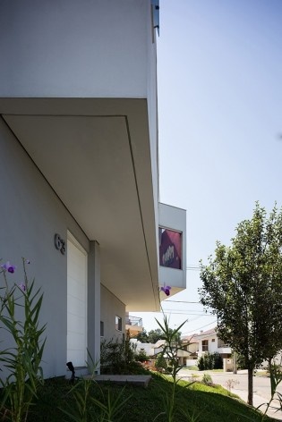 Casa 2V, Porto Alegre RS Brasil, 2013. Arquitetos Diego Brasil e Anderson Calvi / BR3 Arquitetos<br />Foto Marcelo Donadussi 