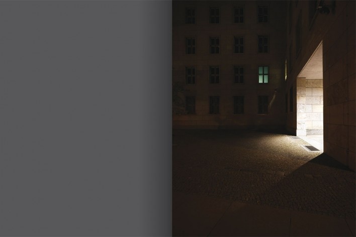 Edifício do antigo Ministério da Aviação em Wilhelmstrasse, hoje Ministério das Finanças. Edifício nazista mais importante ainda existente em Berlim. Exposição "Berlinscapes"<br />Foto Tuca Vieira 