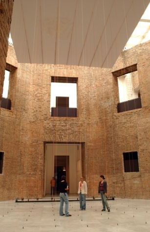 Garoa Modernista, Octógono da Pinacoteca, São Paulo, 2005<br />Foto Rômulo Fialdini 
