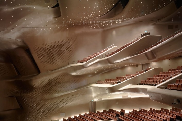 Guangzhou Opera House<br />foto Virgile Simon Bertrand  [Zaha Hadid Architects]