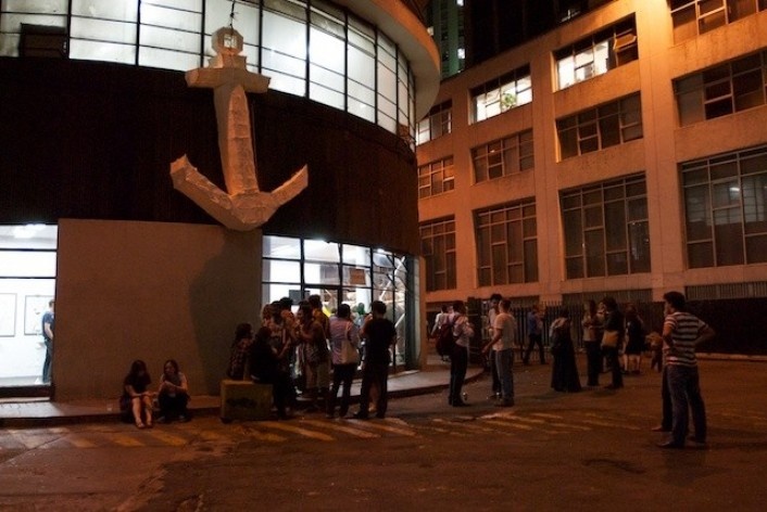 Exposição Projeto Imóvel, âncora de Bruno Storni<br />Foto Frans Kemper 