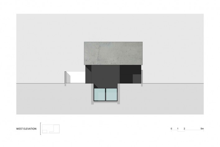 Elevação Oeste Casa no Juso. Projeto ARX Portugal + Stefano Riva, 2011<br />divulgação 