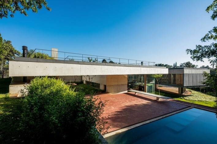 Casa em Cotia, UNA Arquitetos, 2016<br />Foto Nelson Kon 