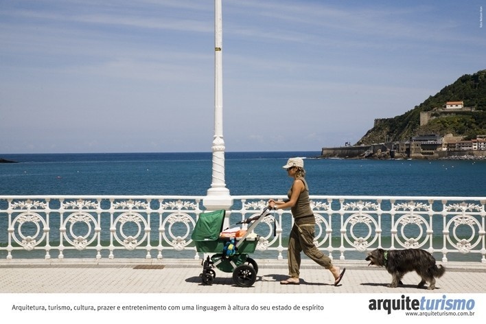 Publicidade publicada na revista Host em 2007, com a primeira versão do logotipo da revista Arquiteturismo<br />Foto Nelson Kon 
