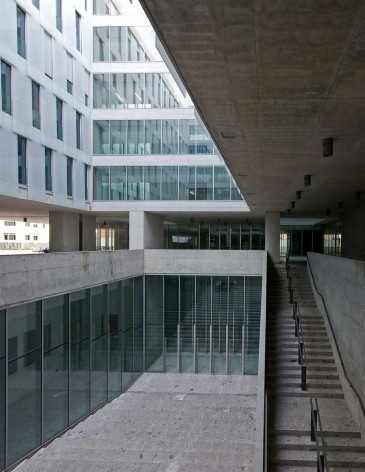 A nova Bocconi, Milão, Grafton Architects, projeto de 1999-2000, inauguração em 2008. O sistema de pátios internos e a articulação de níveis<br />Foto Lucas Corato 