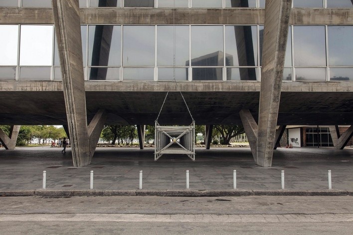 Instalação “À toa”, Museu de Arte Moderna do Rio de Janeiro, artista plástica Maria Baigur e arquiteto Adriano Carneiro de Mendonça e Antonio Pedro Coutinho<br />Foto Joana Traub Cseko 