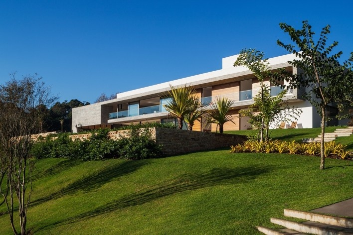 Residência LG, Bragança Paulista SP Brasil, 2014. Arquitetos Henrique Reinach e Maurício Mendonça (autores)/ Reinach Mendonça Arquitetos Associados<br />Foto/ photo Nelson Kon 