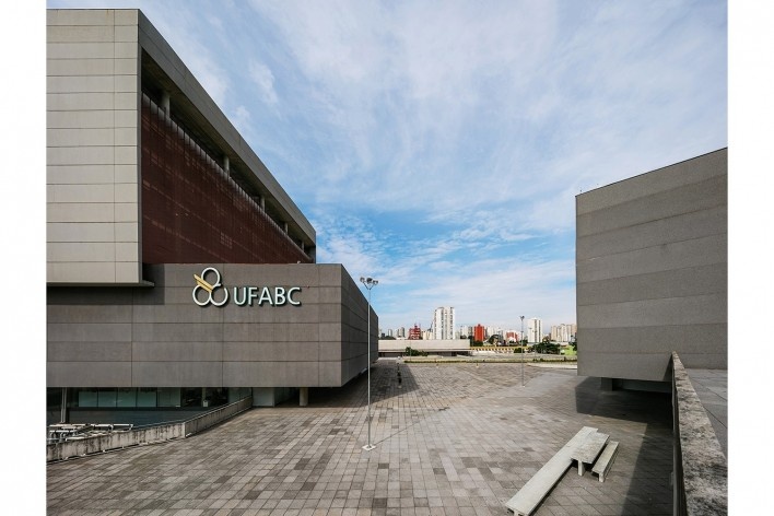 Campus UFABC, Santo André SP Brasil, 2006. Arquitetos Claudio Libeskind, Sandra Llovet, David Ruscalleda e Mario Lotfi / Libeskindllovet Arquitetos<br />Foto Nelson Kon 