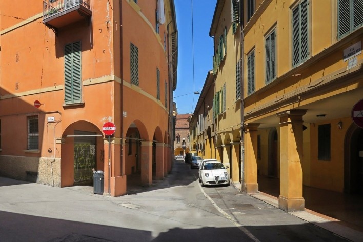 Via Francesco Acri, bairro de São Leonardo, Bolonha, Itália<br />Foto Victor Hugo Mori 