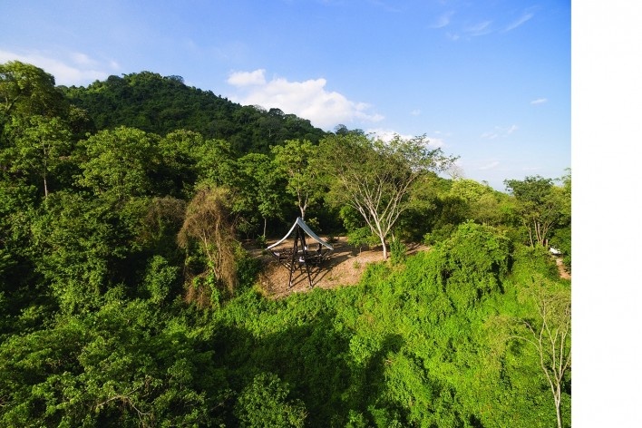Learning Viewpoint, Cerro Blanco Protected Forest, Guayaquil, Ecuador, 2022. Architects David Barragán, Pascual Gangotena, Maríaluisa Borja and Esteban Benavides (authors) / Al Borde<br />Foto/photo Jag Studio 