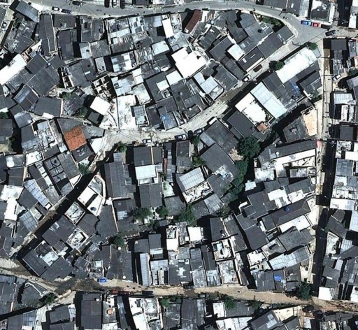Praça antes do projeto. Projeto Urbano do Córrego do Antonico - MMBB Arquitetos. São Paulo, 2009<br />divulgação 