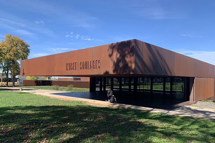 Museu Soulages, fachada, Rodez, França, 2014. RCR Arquitectes<br />Foto Mariana Magalhães Costa 