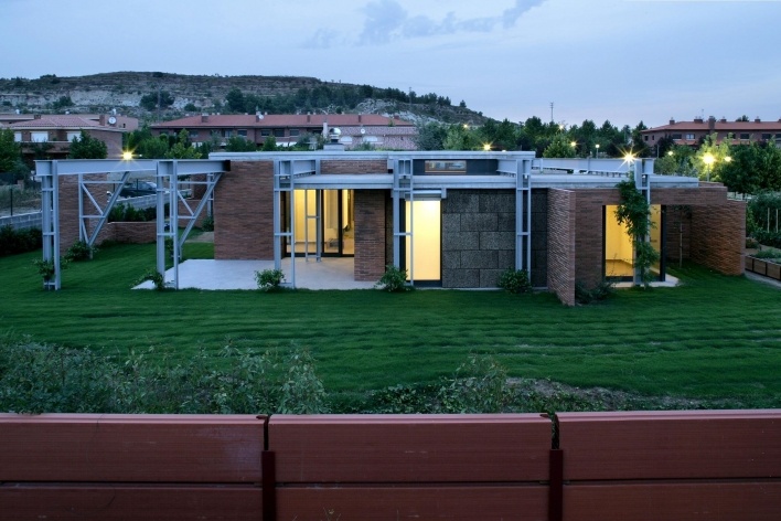Casa Jardí 03, Igualada, Barcelona. Arquitetos Manuel Bailo e Rosa Rull, 2007<br />Foto divulgação / Foto divulgación 