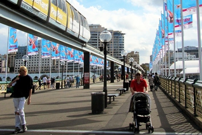 Monorail sobre a Pyrmont Bridge, Sidney<br />Foto Gabriela Celani 