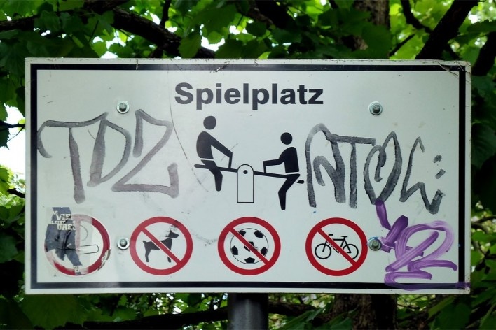Placa em Berlim, Alemanha<br />Foto Michel Gorski 
