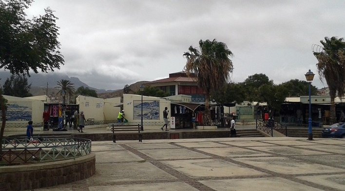 Mindelo, Praça Estrela. Azulejos portugueses demonstram a clara influência cultural<br />Foto Marcela Santana, 2016 