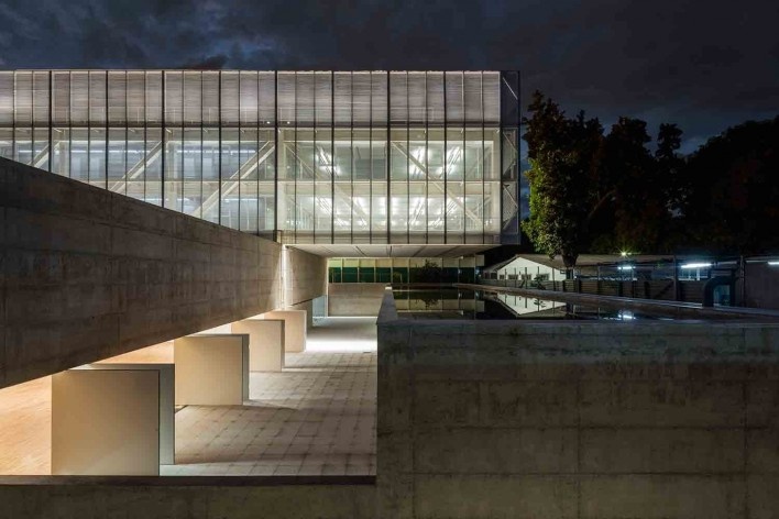 Nova sede da Confederação Nacional de Municípios – CNM, Brasília DF, 2016. Arquitetos Luís Eduardo Loiola e Maria Cristina Motta / Mira Arquitetos<br />Foto Leonardo Finotti 