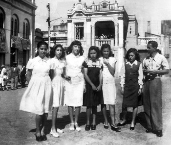 Rosa Kliass (3ª) em São Roque na adolescência 
