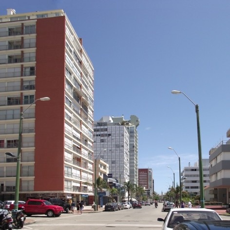 Punta del Leste, região central verticalizada e arquitetura moderna<br />Foto Atalie Rodrigues Alves 