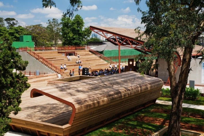 Praça Victor Civita, São Paulo, 2008. Adriana Blay Levisky e Anna Julia Dietzsch / Levisky Arquitetos Associados<br />Foto Nelson Kon 
