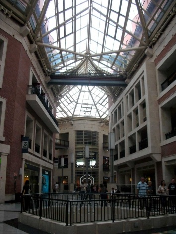 Shopping Center Zubiarte. Robert Stern, c.2004<br />Foto Gabriela Celani 