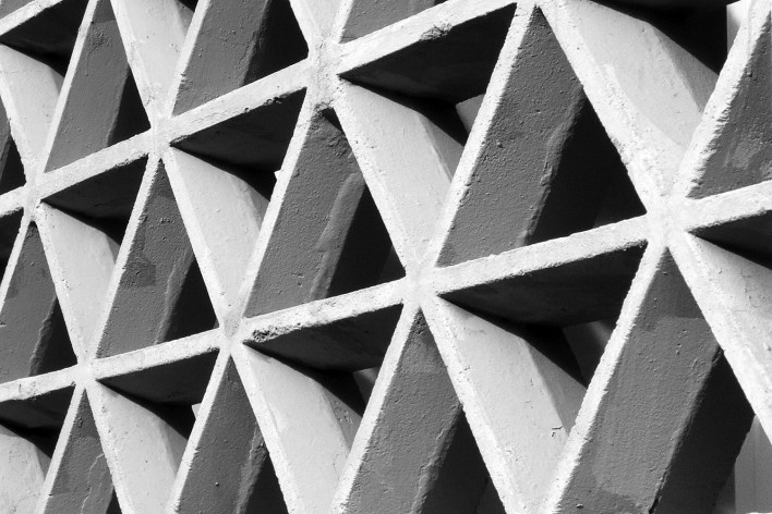 Cobogós triangulares do Edifício Osório de Carvalho, 1968<br />Foto Sergio Ekerman 