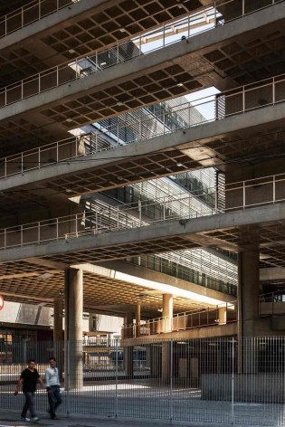 Centro Paula Souza, São Paulo, arquitetos Francisco Spadoni e Pedro Taddei<br />Foto Nelson Kon 
