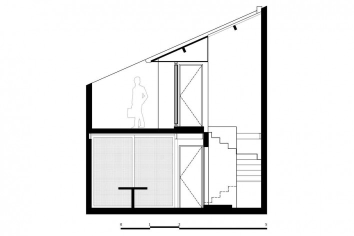 Casa 711H, corte BB, Brasília, 2017. Arquitetos Daniel Mangabeira, Henrique Coutinho e Matheus Seco<br />Desenho divulgação 