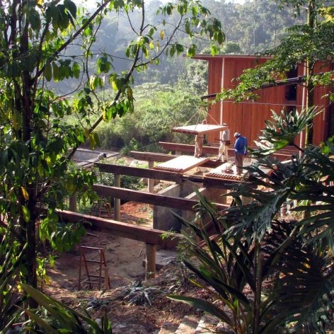 Vila Taguaí, construção, Carapicuiba SP, 2007-2010. Arquitetos Cristina Xavier (autora), Henrique Fina, Lucia Hashizume e João Xavier (colaboradores)<br />Foto Cristina Xavier 