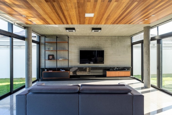 House TR1215, Porto Alegre RS Brasil, 2019. Architects Diego Brasil and Anderson Calvi / BR3 Arquitetos<br />Foto/photo Marcelo Donadussi 