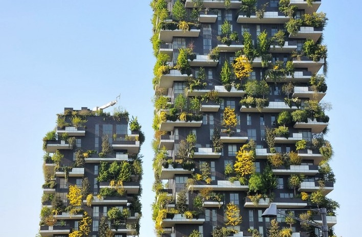 Milano, Porta Nuova. Edifício Residencial Bosco Verticale projeto Boeri Studio foi inaugurado em outubro de 2014 como parte de um projeto de reforma urbana. Formado por duas torres, uma de 80 e outra de 112 metros, que abrigam árvores de portes pequeno, m<br />Foto Marcelo Maingué, 08 abr. 2017 