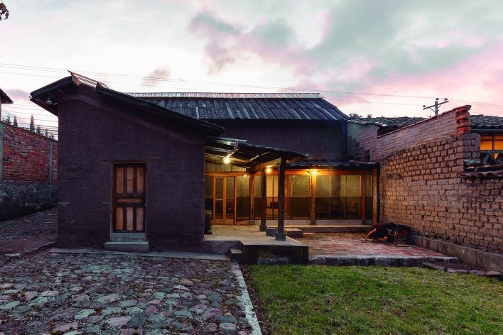 Casa de las Camas en el Aire, La Esperanza, Ibarra, Ecuador, 2017. Arquitectos David Barragán, Pascual Gangotena, Maríaluisa Borja y Esteban Benavides (autores) / Al Borde<br />Foto/photo Jag Studio 