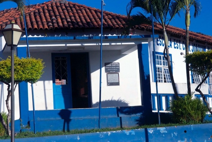 Detalhe do acesso principal da Escola Municipal<br />Foto Fabio Lima 