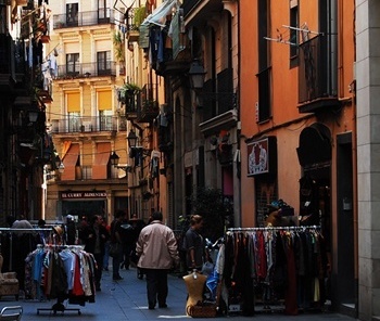 Pessoas "ravalejando" pelo Raval<br />Foto Marcio Cotrim e Rodrigo Stocco 