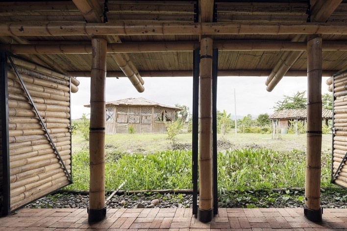 Taller de Confección Amairis, San Isidro, Colombia. Taller Ruta 4<br />Foto Federico Cairoli 