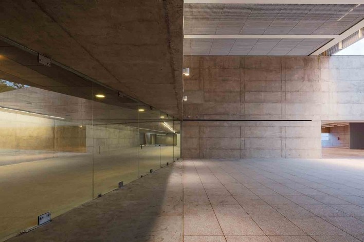 Nova sede da Confederação Nacional de Municípios – CNM, Brasília DF, 2016. Arquitetos Luís Eduardo Loiola e Maria Cristina Motta / Mira Arquitetos<br />Foto Leonardo Finotti 
