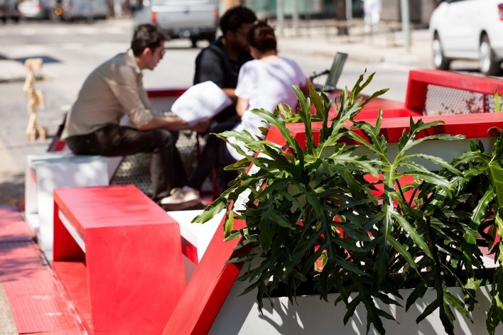 Parklet Oscar Freire. Zoom Urbanismo, Arquitetura e Design<br />Foto Sissy Eiko 