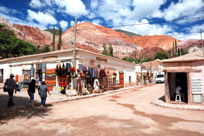 Purmamarca e Cerro de los Siete Colores ao fundo<br />Foto José Tabacow 