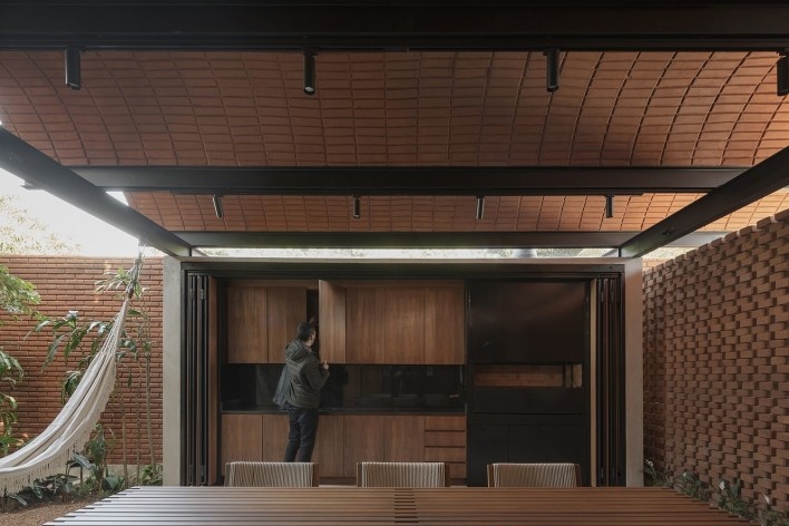 Casa Intermedia, Assunção, Paraguai, 2021. Arquitetos Horacio Cherniavsky, Viviana Pozzoli, Gabriela Ocampos, Franco Pinazzo e Rolph Vuyk (autores) / Equipo de Arquitectura<br />Foto Frederico Cairoli 