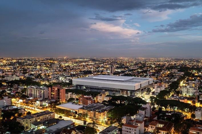 Complexo Esportivo e Cultural Clube Atlético Paranaense, Curitiba. Arquiteto Carlos Arcos<br />Foto Nelson Kon 