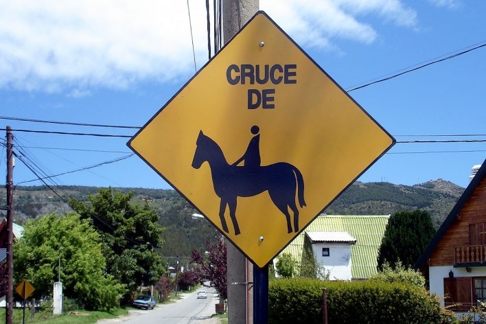 Placa em Bariloche, Argentina<br />Foto Michel Gorski 